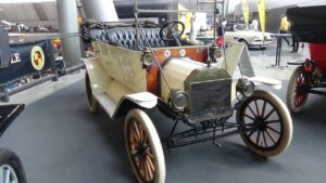 1912 ford model t touring retro